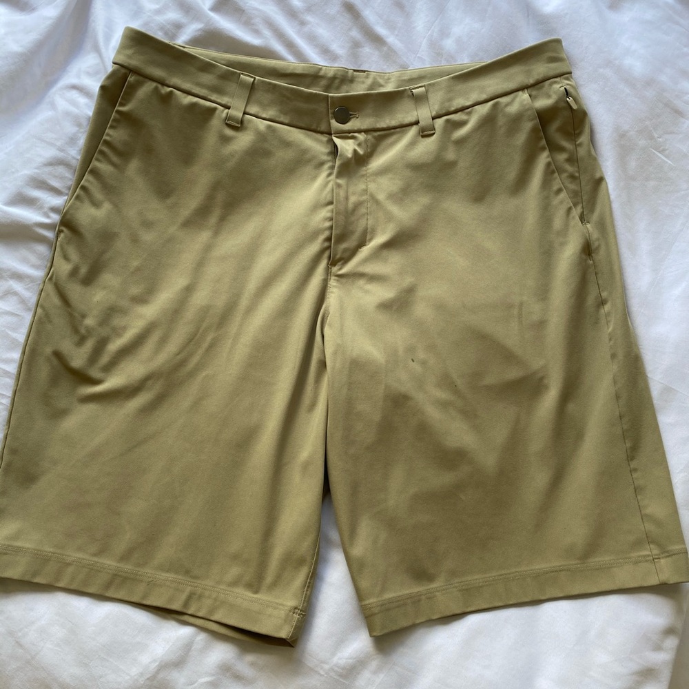 Men’s Lululemon Khaki Commission Short Size 36